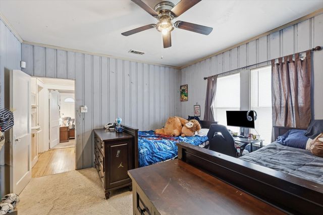 2518 Gladstone Drive, Dallas, TX 75211