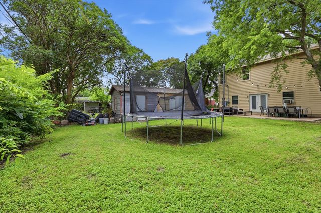 2518 Gladstone Drive, Dallas, TX 75211