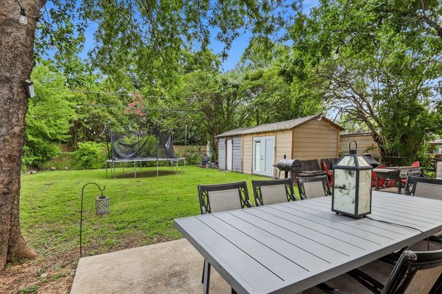 2518 Gladstone Drive, Dallas, TX 75211