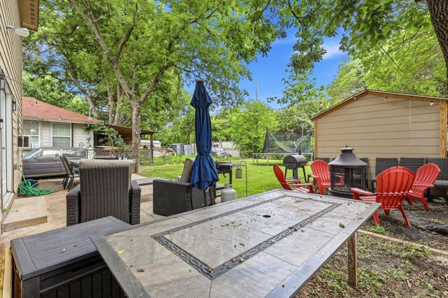 2518 Gladstone Drive, Dallas, TX 75211