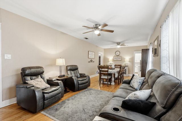 2518 Gladstone Drive, Dallas, TX 75211