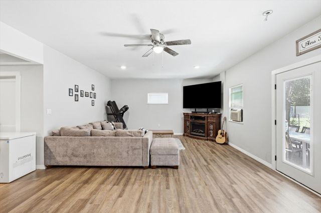 2518 Gladstone Drive, Dallas, TX 75211