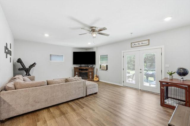2518 Gladstone Drive, Dallas, TX 75211