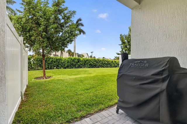 4168 Lagoon Shore Drive, Lake Worth, FL 33467