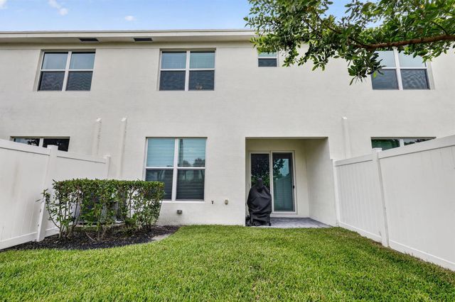 4168 Lagoon Shore Drive, Lake Worth, FL 33467