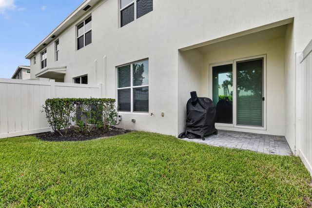 4168 Lagoon Shore Drive, Lake Worth, FL 33467