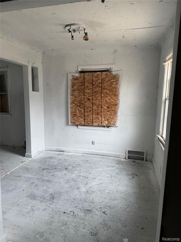 9109 Stahelin Avenue, Detroit, MI 48228