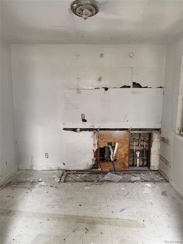 9109 Stahelin Avenue, Detroit, MI 48228