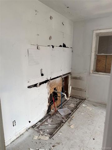 9109 Stahelin Avenue, Detroit, MI 48228