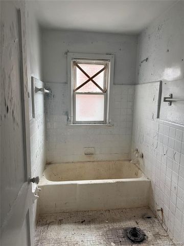 9109 Stahelin Avenue, Detroit, MI 48228