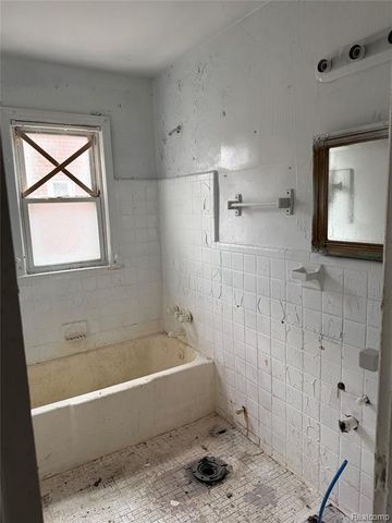 9109 Stahelin Avenue, Detroit, MI 48228