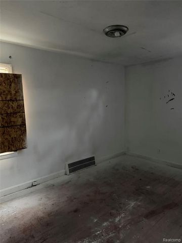 9109 Stahelin Avenue, Detroit, MI 48228