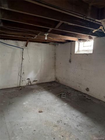 9109 Stahelin Avenue, Detroit, MI 48228