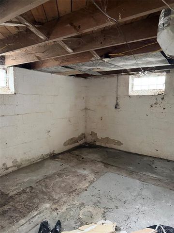 9109 Stahelin Avenue, Detroit, MI 48228