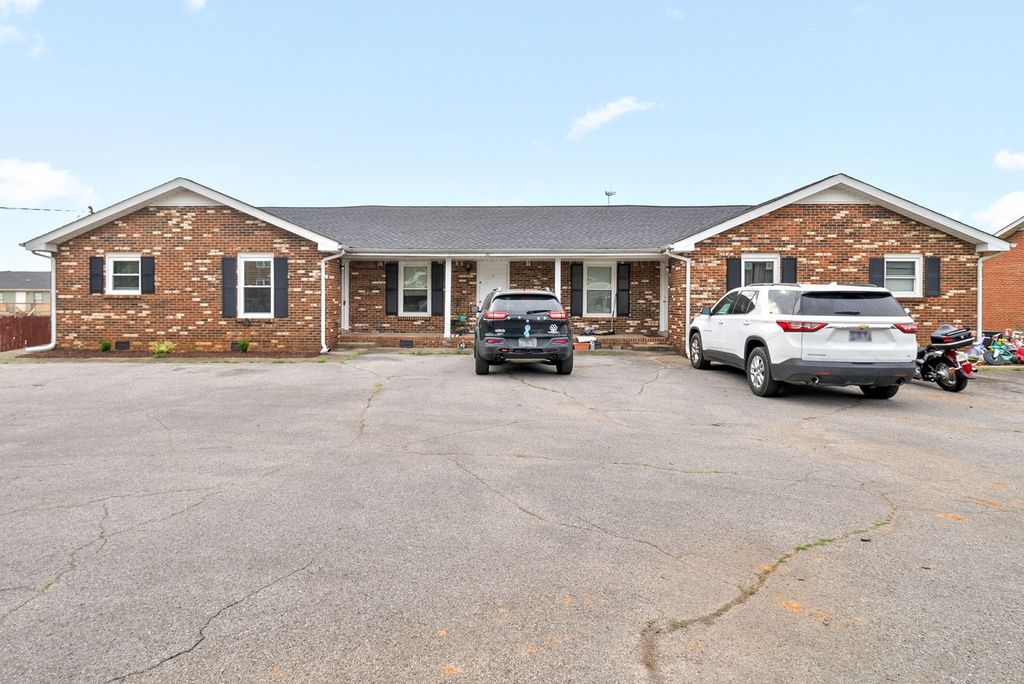 147 Darlene Dr Apt C, Clarksville, TN 37042