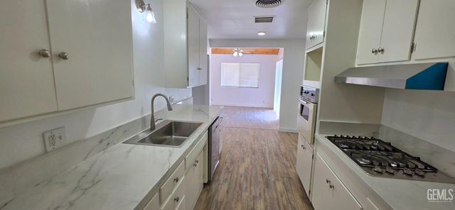 2622 Century Drive, Bakersfield, CA 93306