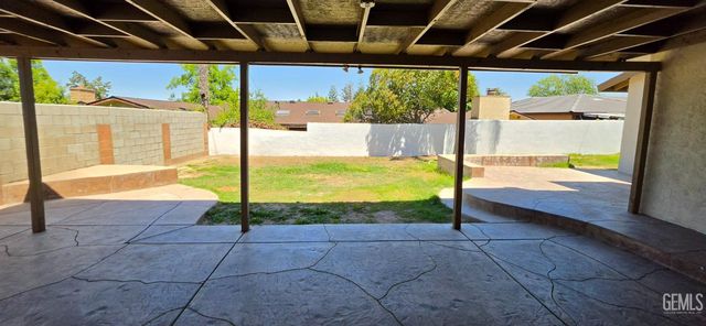 2622 Century Drive, Bakersfield, CA 93306