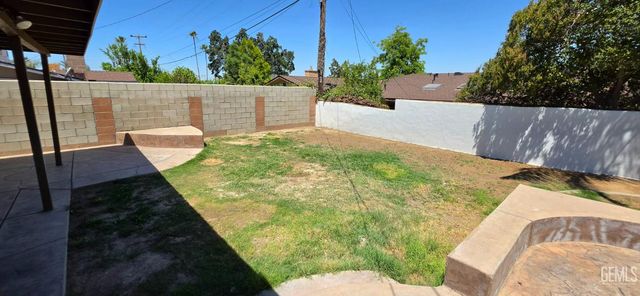 2622 Century Drive, Bakersfield, CA 93306