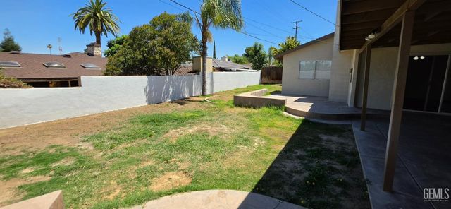 2622 Century Drive, Bakersfield, CA 93306