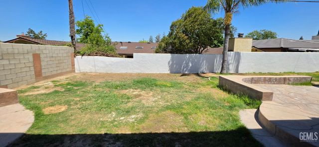 2622 Century Drive, Bakersfield, CA 93306