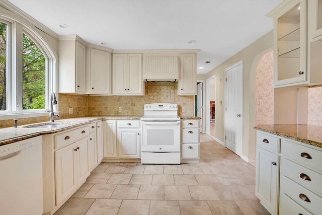232 Eastwood Dr, Westfield, MA 01085