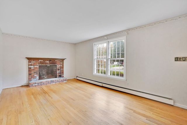 232 Eastwood Dr, Westfield, MA 01085