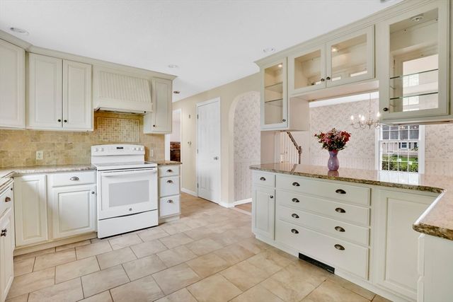 232 Eastwood Dr, Westfield, MA 01085