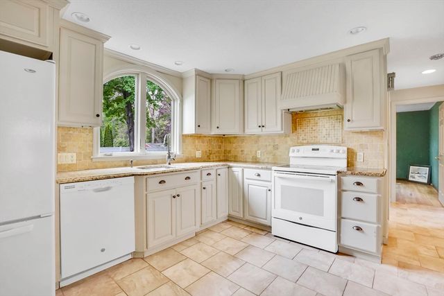 232 Eastwood Dr, Westfield, MA 01085