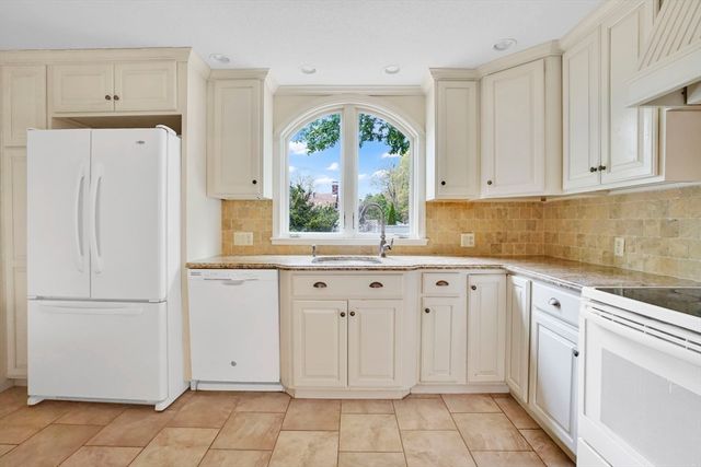232 Eastwood Dr, Westfield, MA 01085
