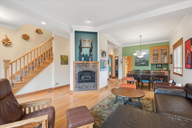 5255 W Ardmore Avenue, Chicago, IL 60646