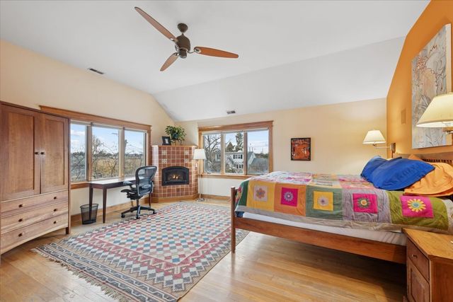 5255 W Ardmore Avenue, Chicago, IL 60646