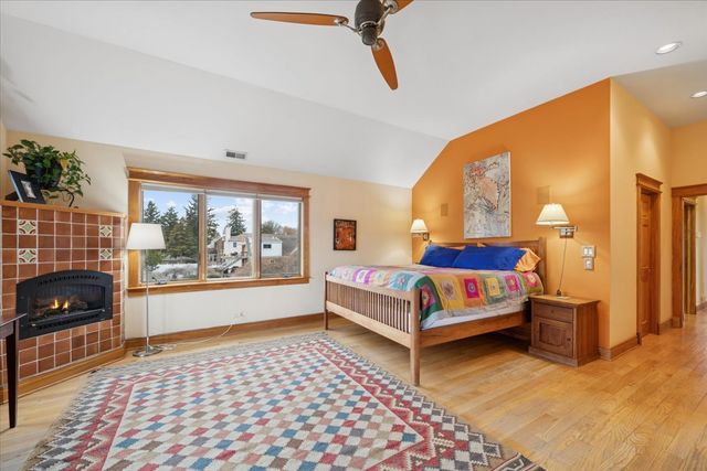 5255 W Ardmore Avenue, Chicago, IL 60646