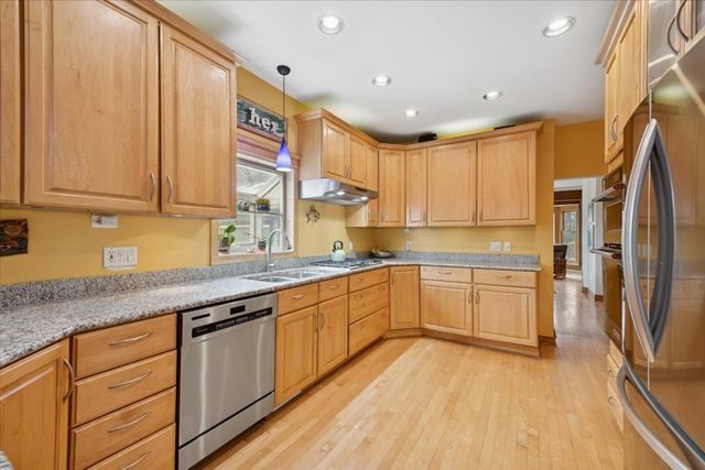 5255 W Ardmore Avenue, Chicago, IL 60646