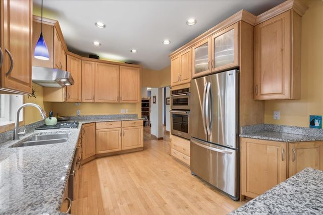 5255 W Ardmore Avenue, Chicago, IL 60646