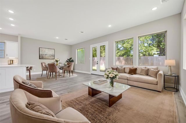 4902 Wunder Way, Houston, TX 77069