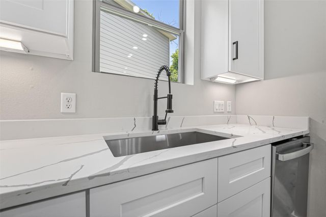 4902 Wunder Way, Houston, TX 77069