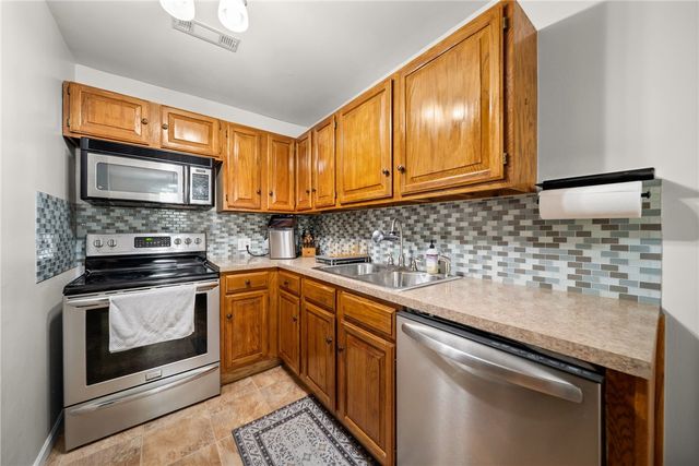 4720 E Wyman Road, Fayetteville, AR 72701