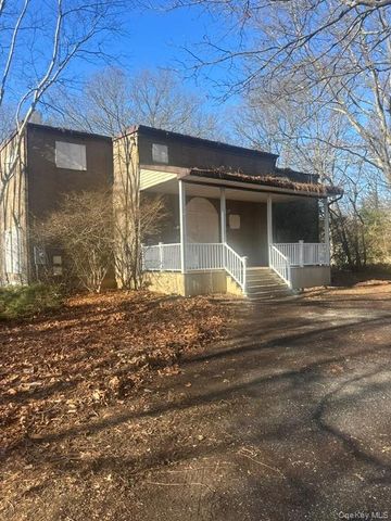 434 Meadow Road, Kings Park, NY 11754