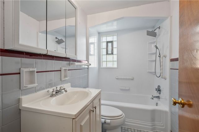 3210 Thornwood Drive, Bethel Park, PA 15102