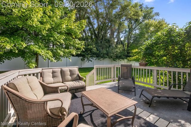 8019 Springdale, White Lake, MI 48386