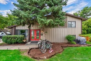 704 Circle Drive 704, Roselle, IL 60172