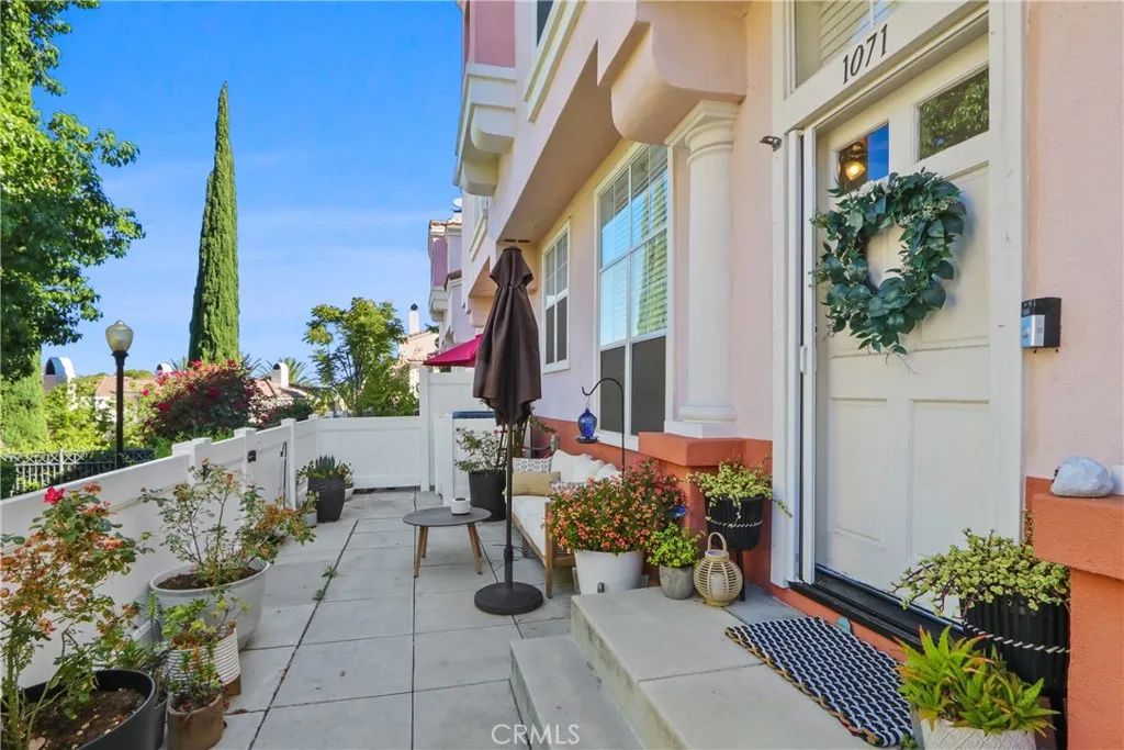 1071 S Volterra, Anaheim, CA 92808