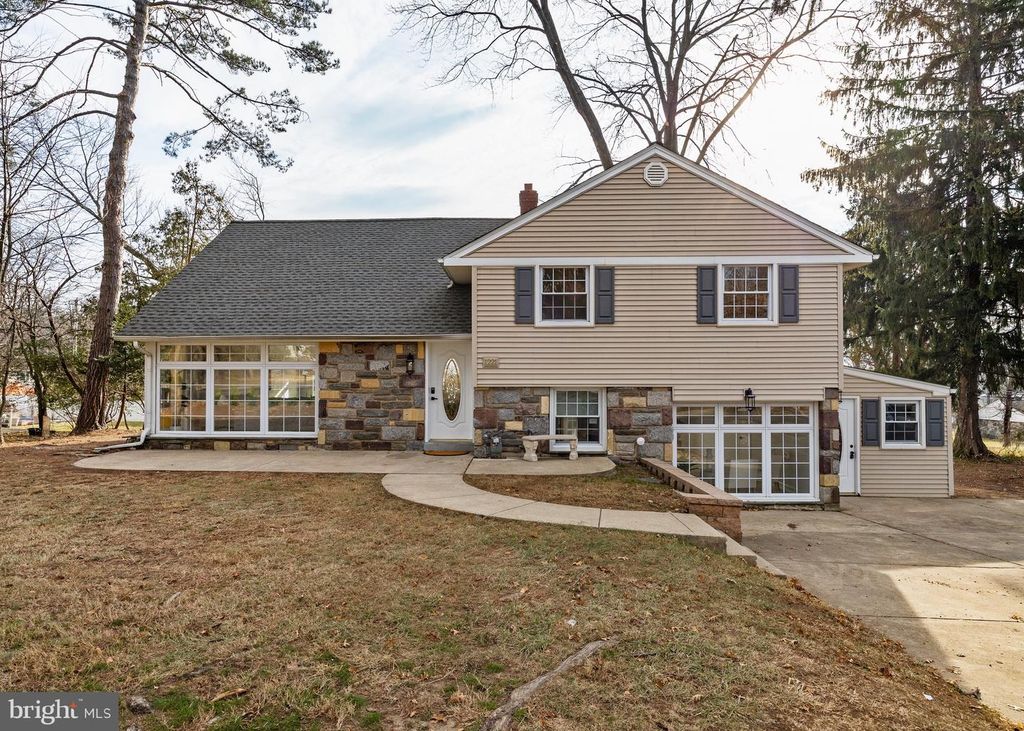 1221 HUNTINGDON PIKE, Huntingdon Valley, PA 19006