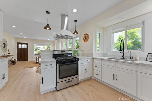 3821 S Hobart Boulevard, Los Angeles, CA 90062