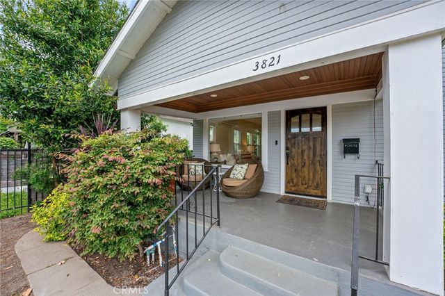 3821 S Hobart Boulevard, Los Angeles, CA 90062