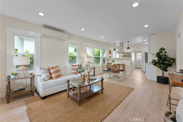 3821 S Hobart Boulevard, Los Angeles, CA 90062