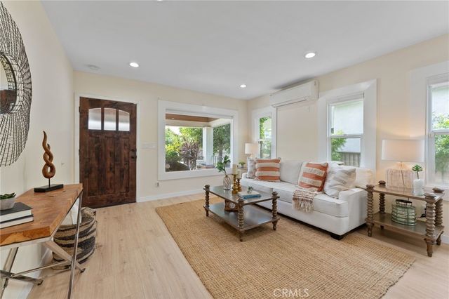 3821 S Hobart Boulevard, Los Angeles, CA 90062