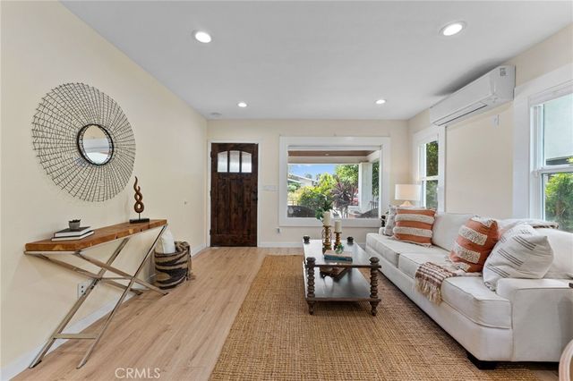 3821 S Hobart Boulevard, Los Angeles, CA 90062