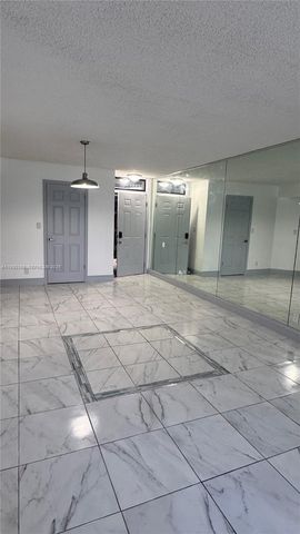 212 Lake Pointe Dr 102, Oakland Park, FL 33309