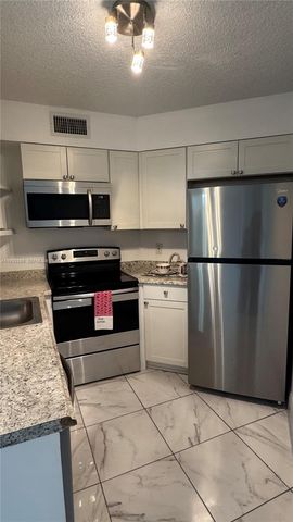 212 Lake Pointe Dr 102, Oakland Park, FL 33309